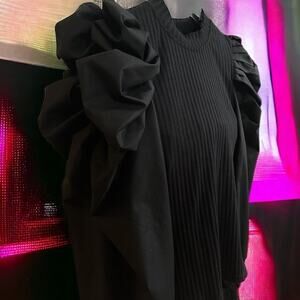 Beulah Style Ribbed Tight Fitting Shirt W/ Puff Tapered Bottom Sleeves Size M/L